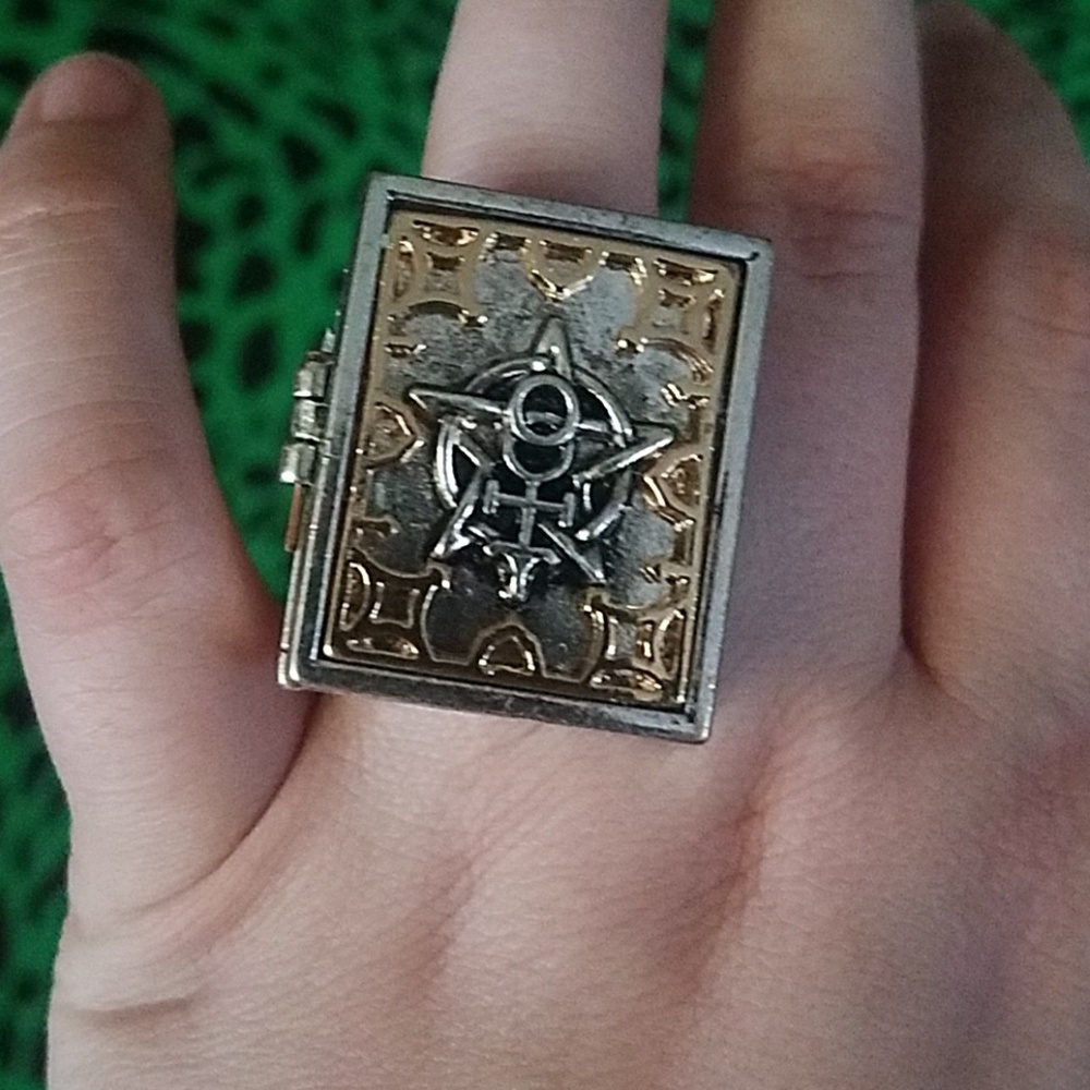 Witchy spellbook poison ring